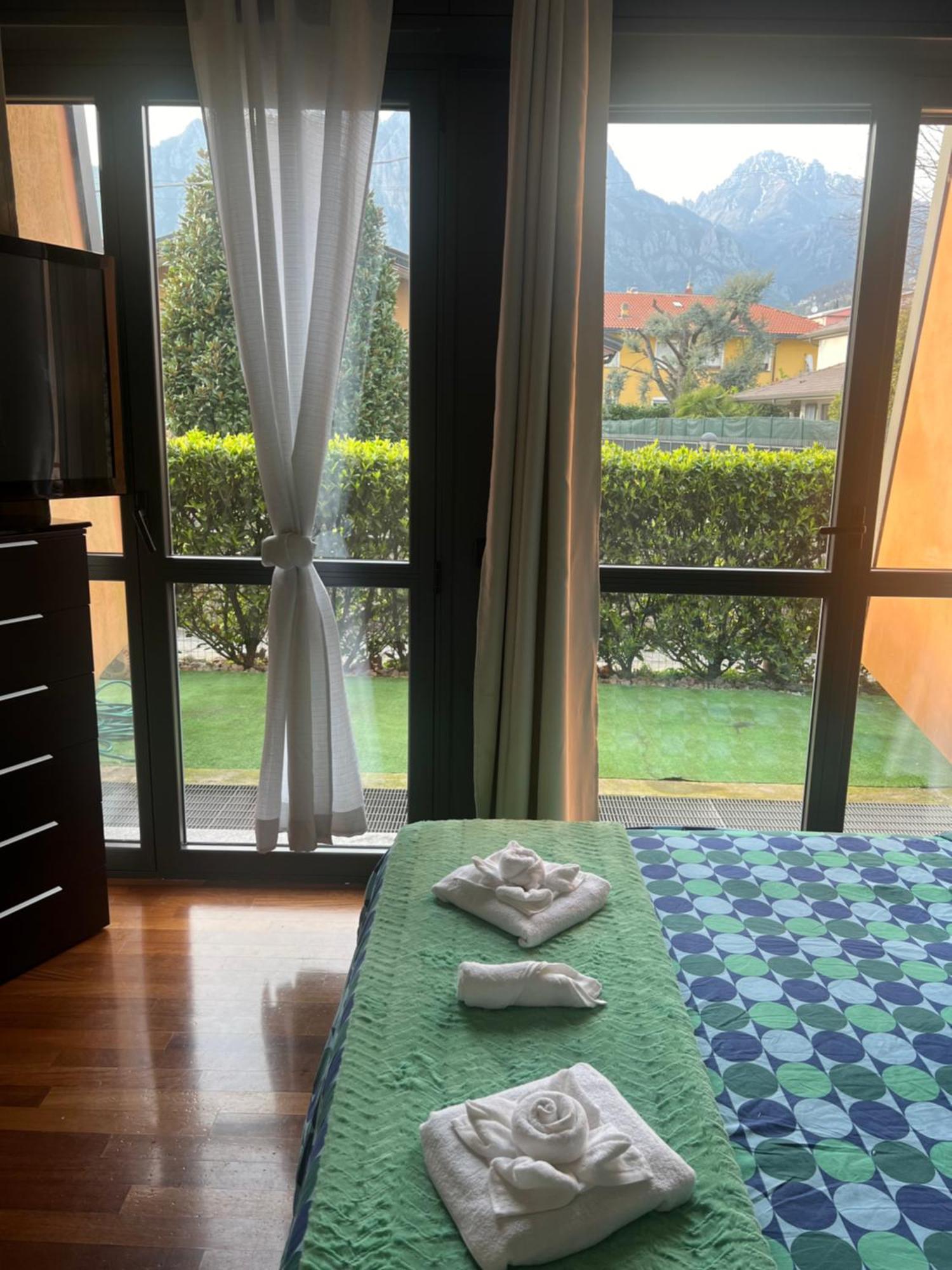 B&B Resilienza - Camera Privata Con Bagno Lecco Buitenkant foto