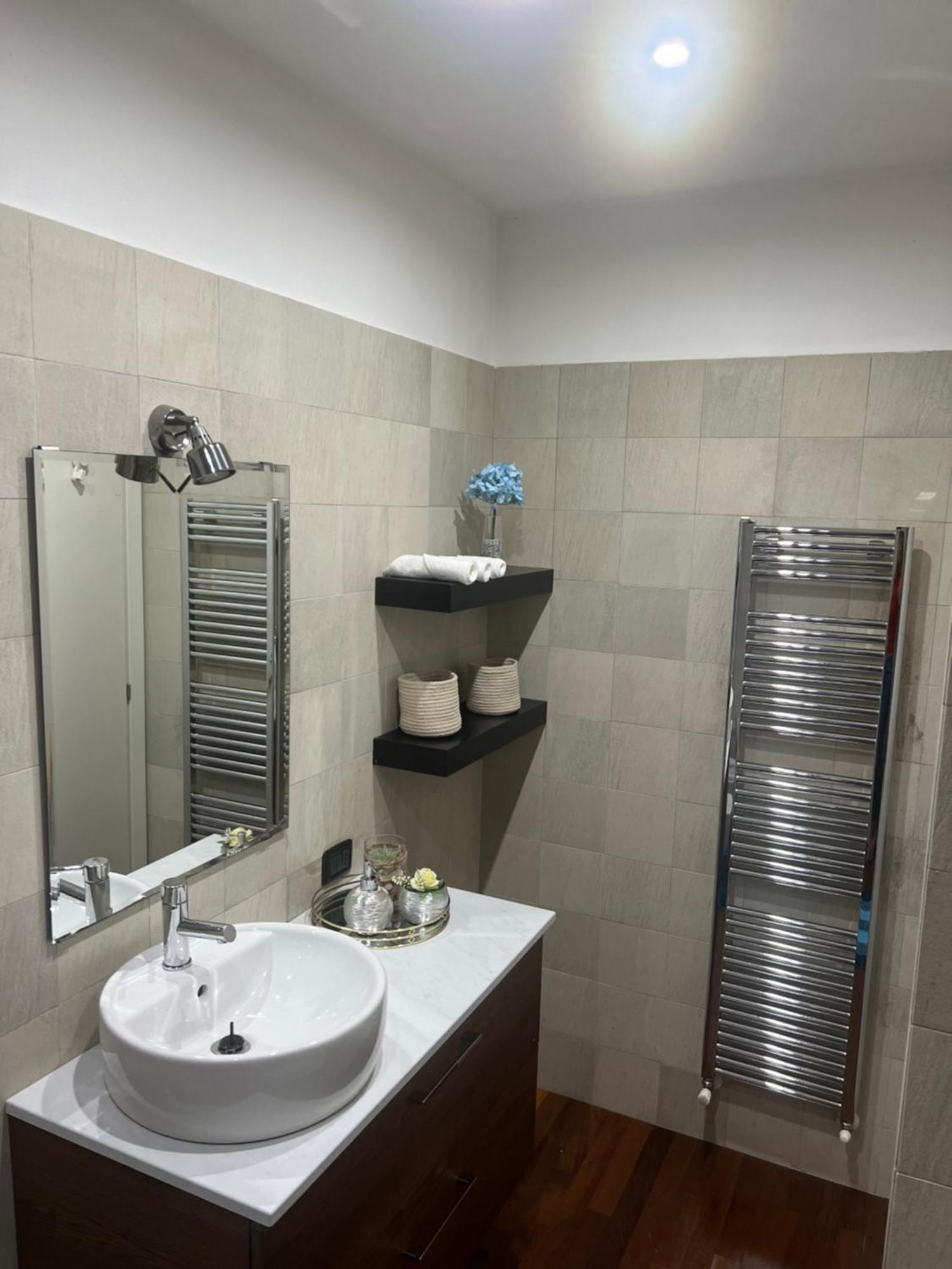B&B Resilienza - Camera Privata Con Bagno Lecco Buitenkant foto