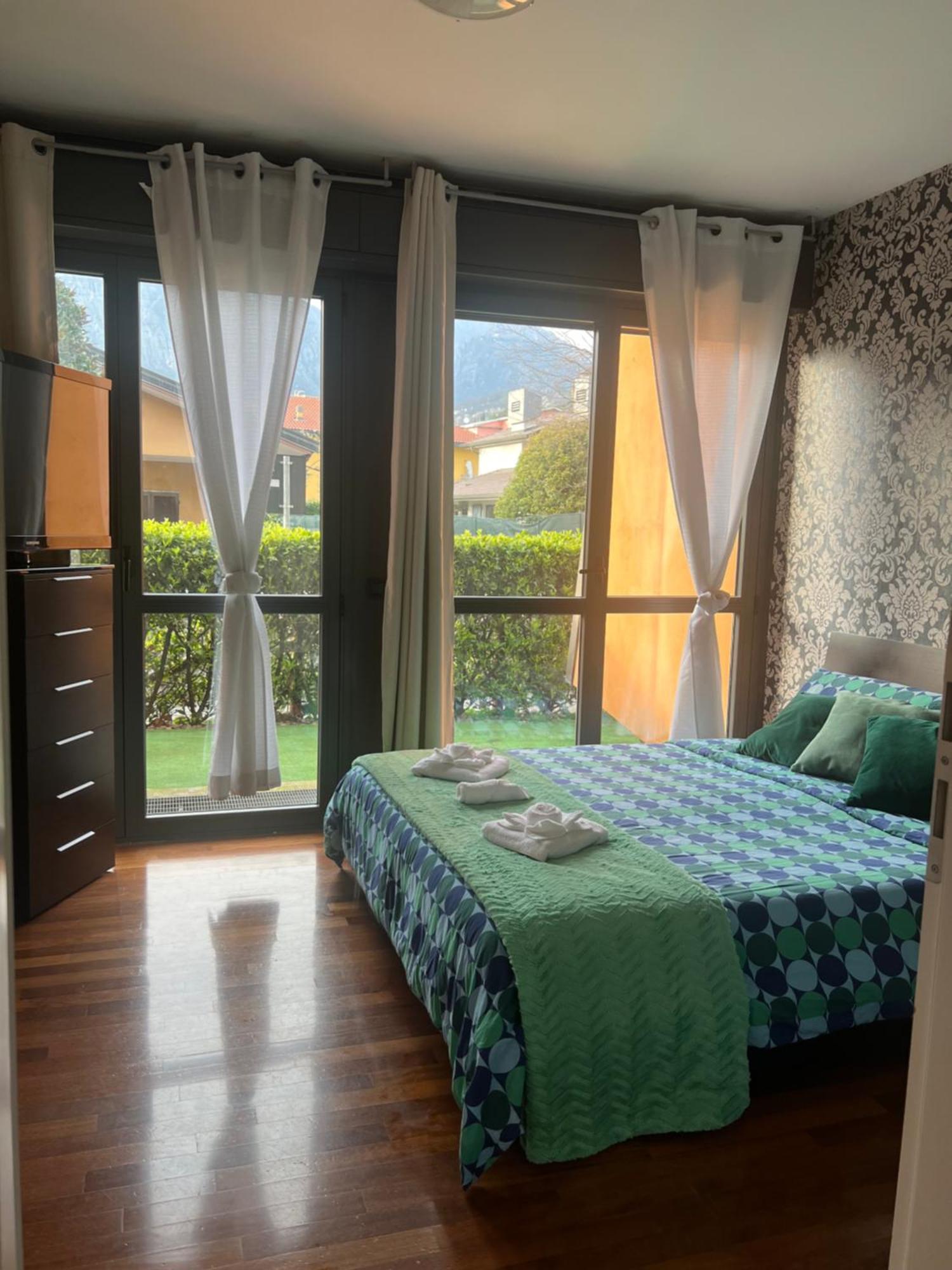 B&B Resilienza - Camera Privata Con Bagno Lecco Buitenkant foto